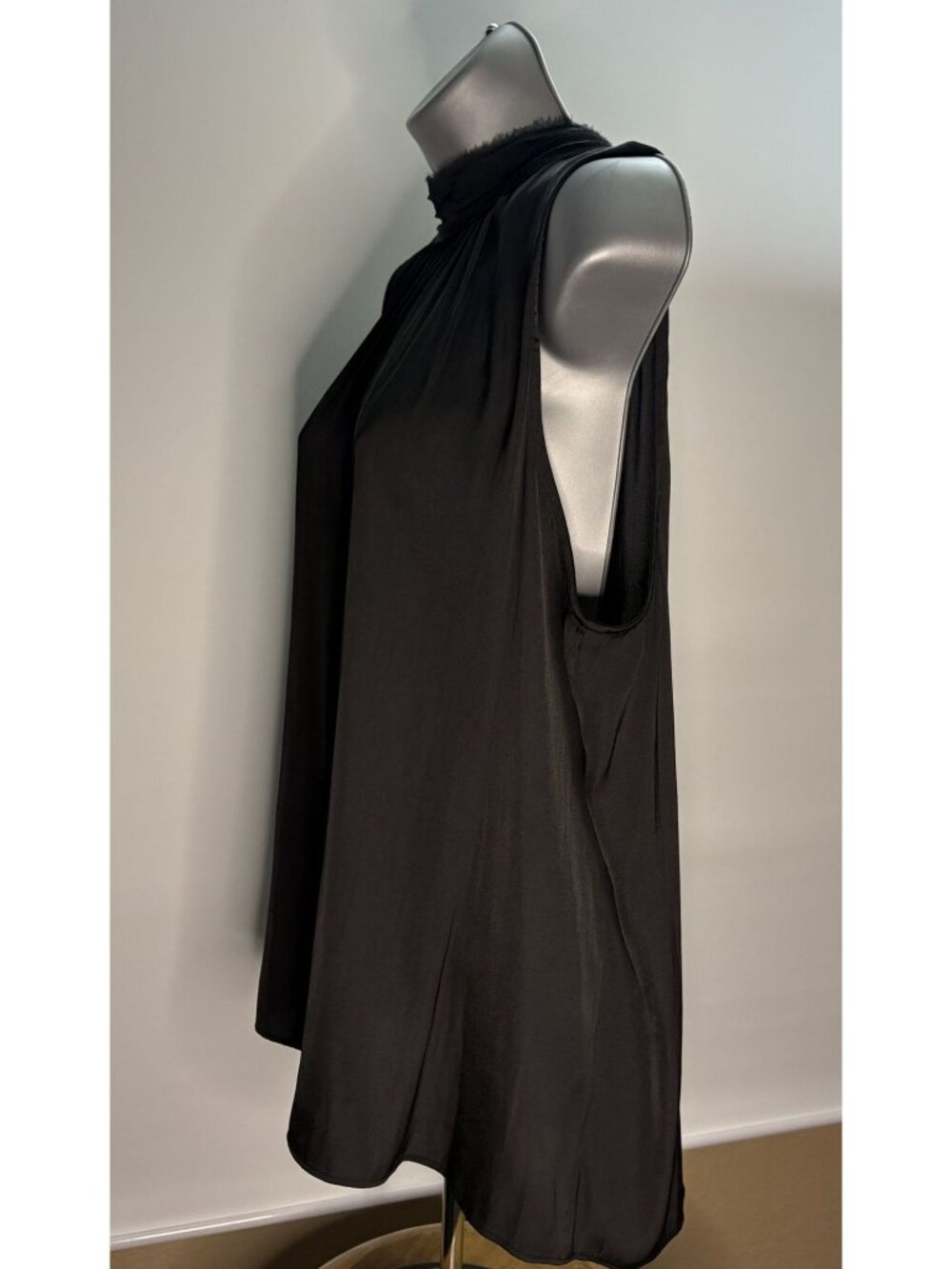 WORTHINGTON Women's Black Sleeveless Round Mock Neck Blouse Keyhole Back PXL - Picture 2 of 11
